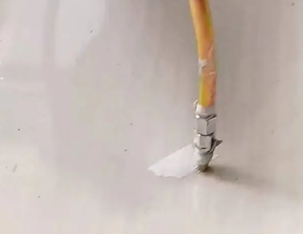 呼和浩特瓷砖空鼓维修公司专业解答在瓷砖铺贴过程中，如果使用的砂料过粗（如全部使用了粗砂），可能会导致以下问题
